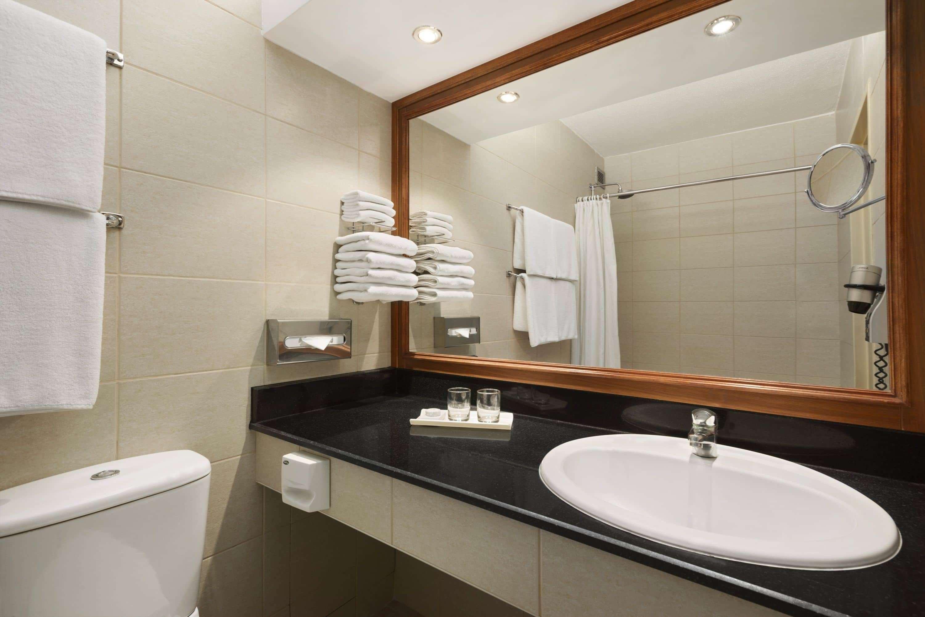 Ramada By Wyndham Bahrain Hotel Manama Luaran gambar