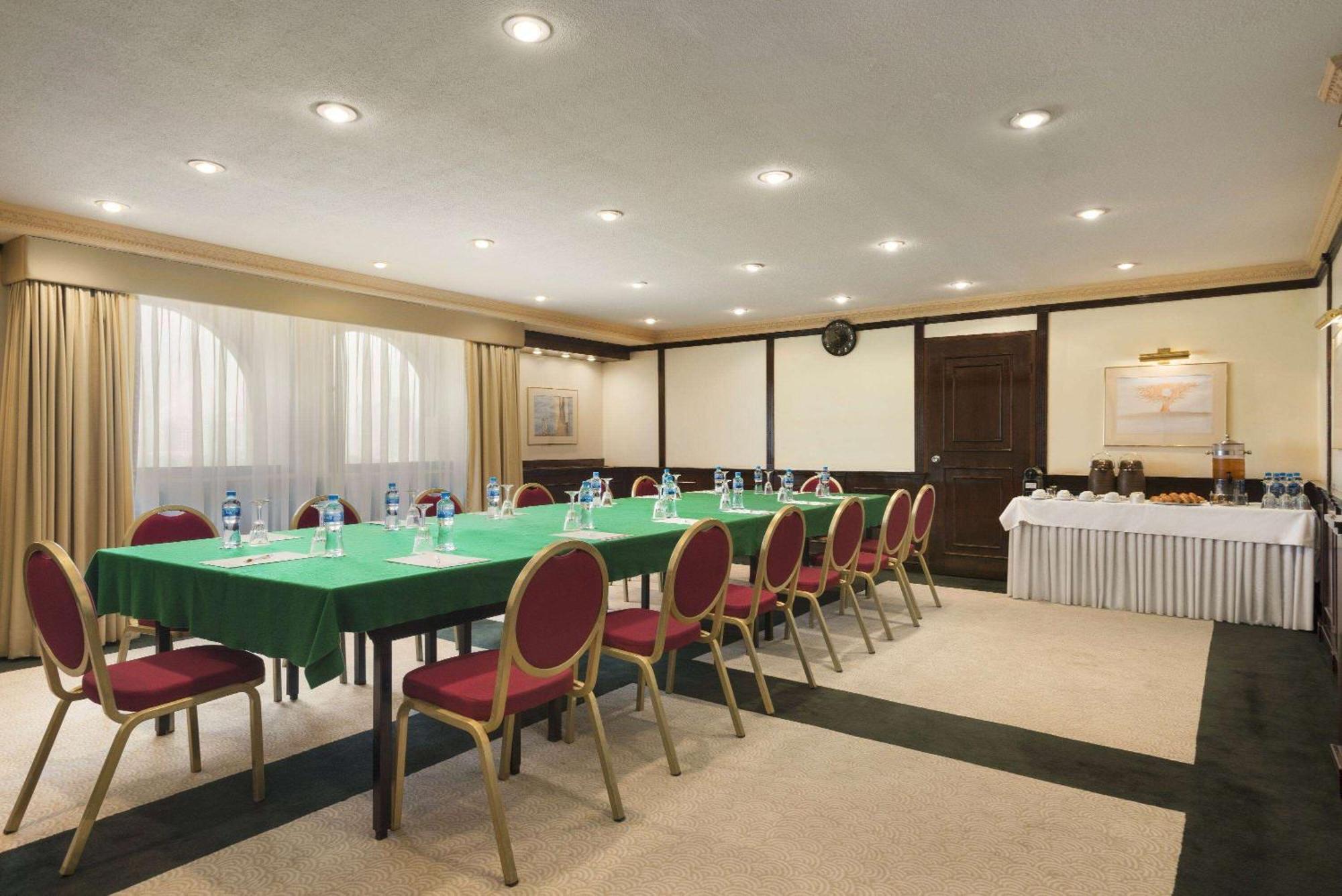 Ramada By Wyndham Bahrain Hotel Manama Luaran gambar